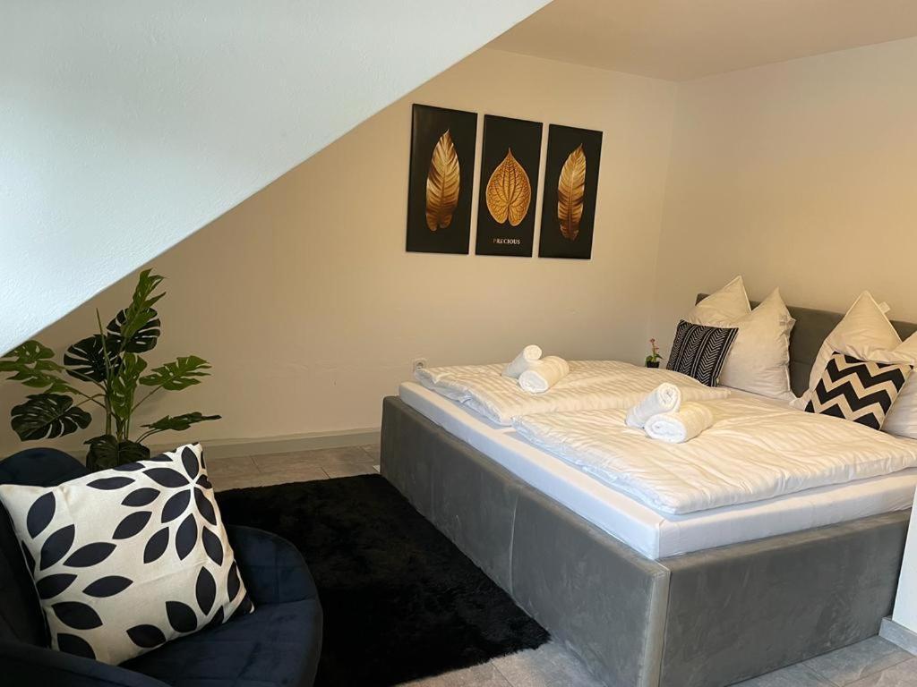 Wen Koenigsberger,Ruhige Dg-Wohnung In Weiden,2 Schlafzimmer,Parkplatz, Zentral! Weiden in der Oberpfalz Exteriör bild