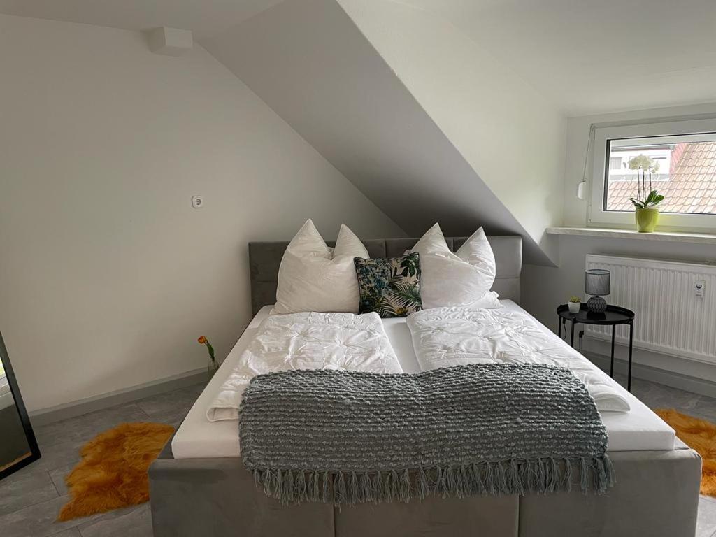 Wen Koenigsberger,Ruhige Dg-Wohnung In Weiden,2 Schlafzimmer,Parkplatz, Zentral! Weiden in der Oberpfalz Exteriör bild
